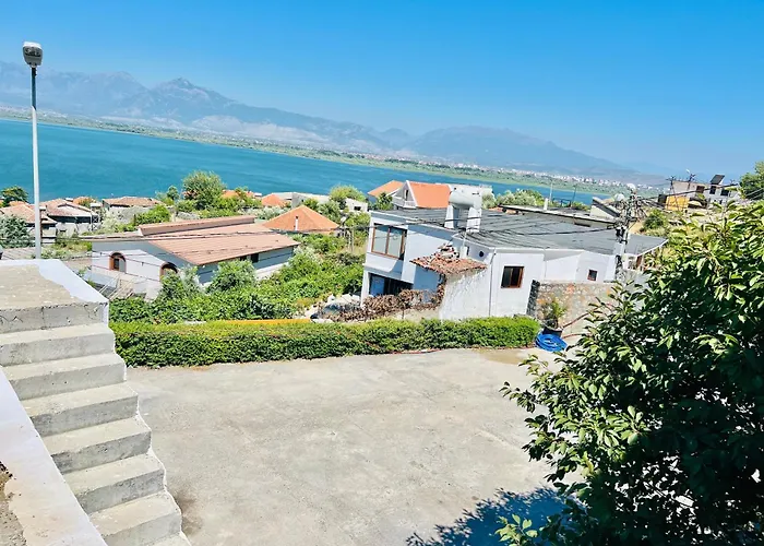 Iart Konukevi Široka