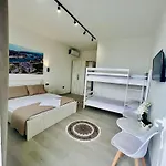 Iart 招待所 Široka