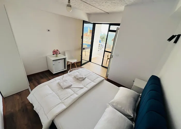 Iart 招待所 Široka