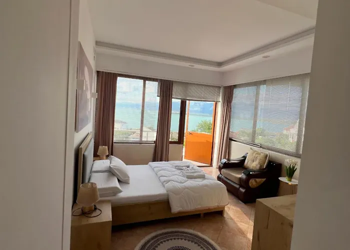 Iart 招待所 Široka